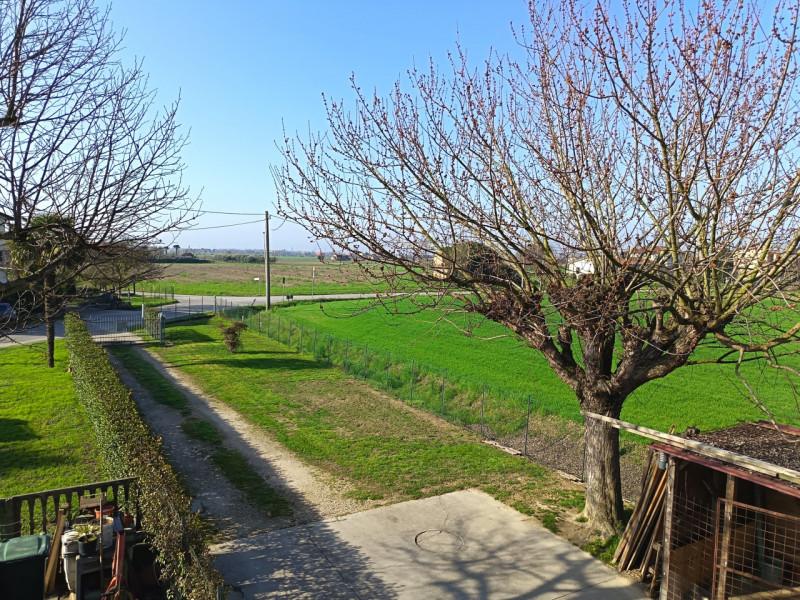 Rif. BRG225
Proponiamo in vendita una splendida porzione di bifamiliare con ingresso indipendente...