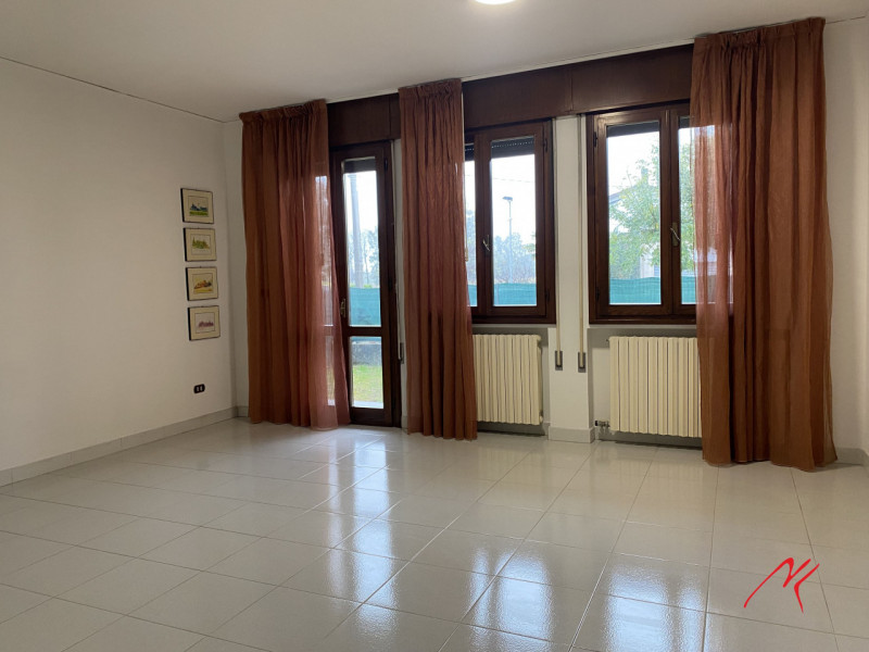 In porzione di bifamiliare proponiamo stanze singole in affitto per studenti o lavoratori, di amp...