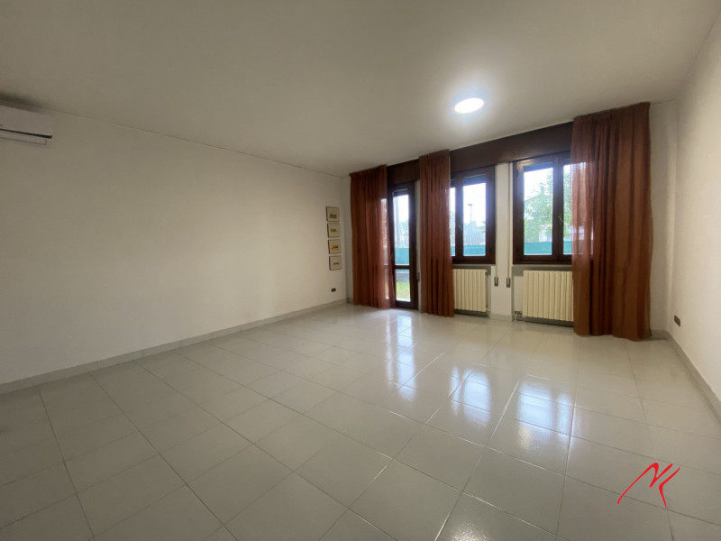 In porzione di bifamiliare proponiamo stanze singole in affitto per studenti o lavoratori, di amp...