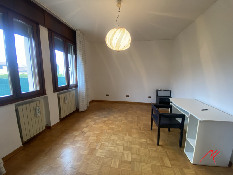 In porzione di bifamiliare proponiamo stanze singole in affitto per studenti o lavoratori, di amp...