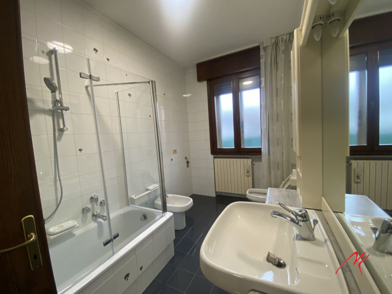 In porzione di bifamiliare proponiamo stanze singole in affitto per studenti o lavoratori, di amp...