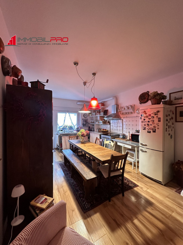 In zona Quartiere Rossi, tra le più ricercate e comode al centro città e a tutti i servizi, propo...