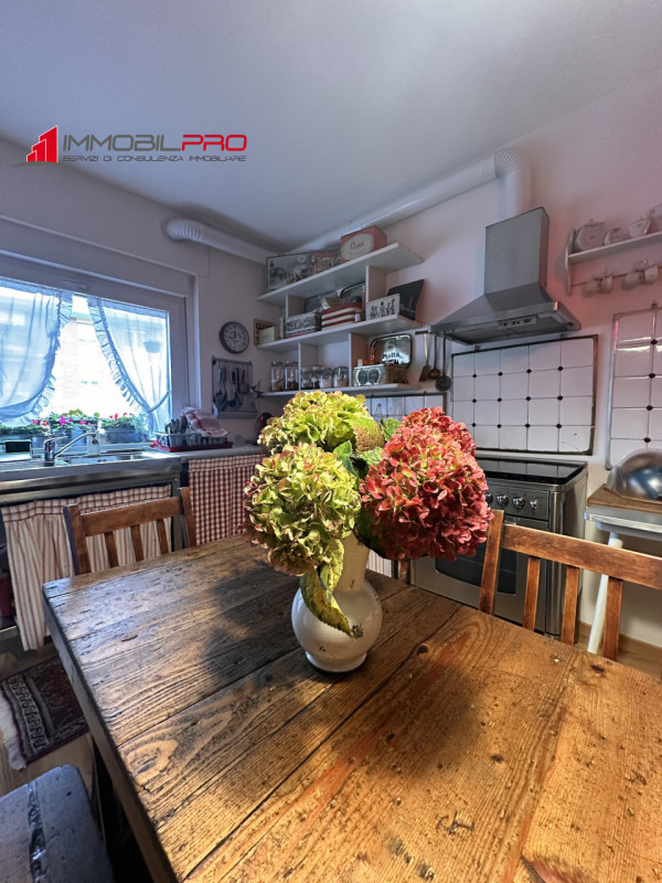 In zona Quartiere Rossi, tra le più ricercate e comode al centro città e a tutti i servizi, propo...