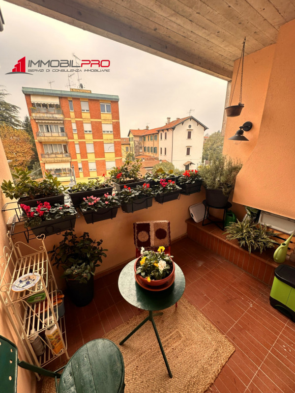 In zona Quartiere Rossi, tra le più ricercate e comode al centro città e a tutti i servizi, propo...