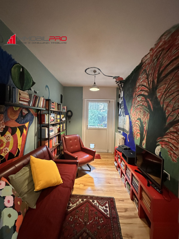 In zona Quartiere Rossi, tra le più ricercate e comode al centro città e a tutti i servizi, propo...