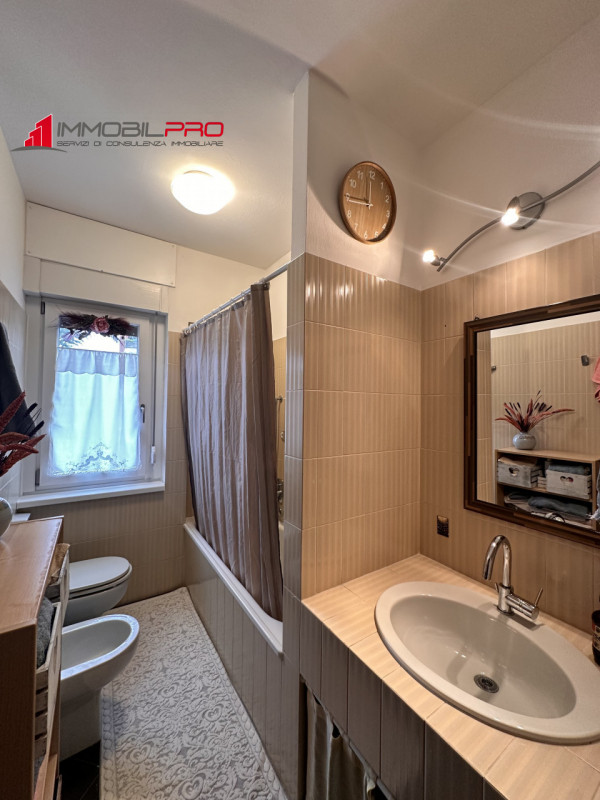 In zona Quartiere Rossi, tra le più ricercate e comode al centro città e a tutti i servizi, propo...