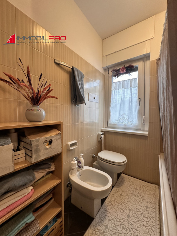 In zona Quartiere Rossi, tra le più ricercate e comode al centro città e a tutti i servizi, propo...