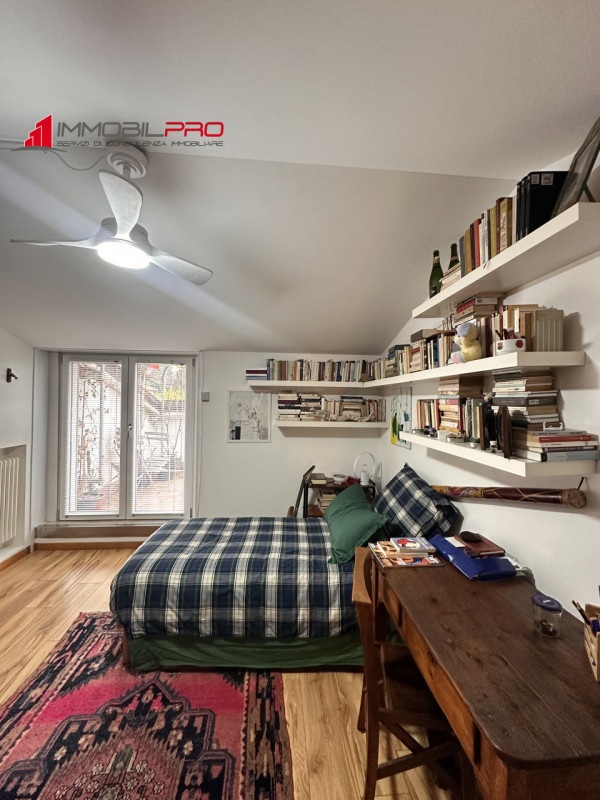 In zona Quartiere Rossi, tra le più ricercate e comode al centro città e a tutti i servizi, propo...