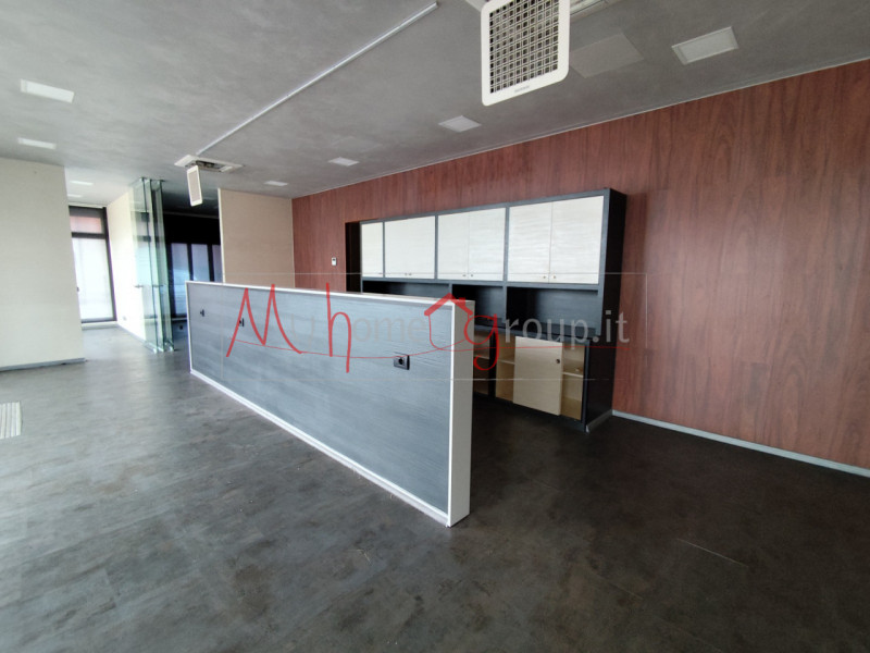 PONTE SAN NICOLO&#39; (RIF: NEG1748-R) Situato nel cuore di Ponte San Nicolò, proponiamo in vendita u...