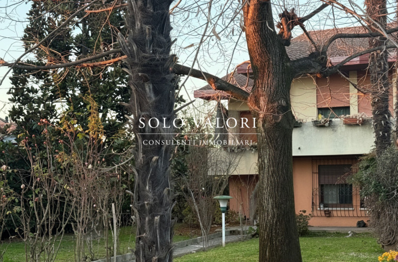 Rif. C345 (per info 331 2127142 Andrea)

Villa Singola da Ristrutturare in Centro Frazione – Ampi...