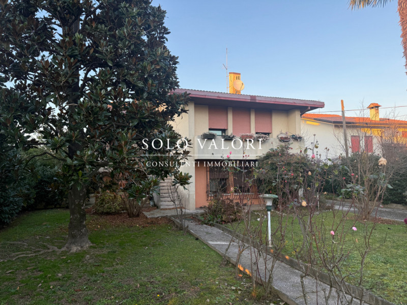 Rif. C345 (per info 331 2127142 Andrea)

Villa Singola da Ristrutturare in Centro Frazione – Ampi...