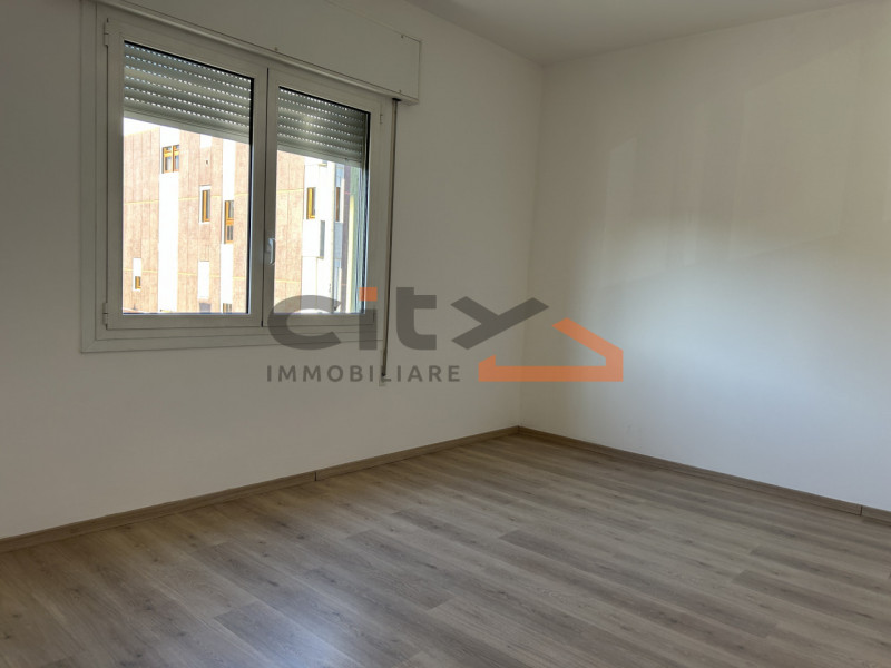 Solo per single o coppie referenziate - no animali - proponiamo in affitto appartamento quadriloc...