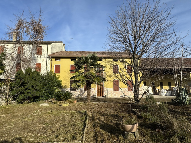 CASA INDIPENDENTE CON GIARDINO

Trattative riservate Immobiliare Unica Colceresa via Marconi 2 - ...