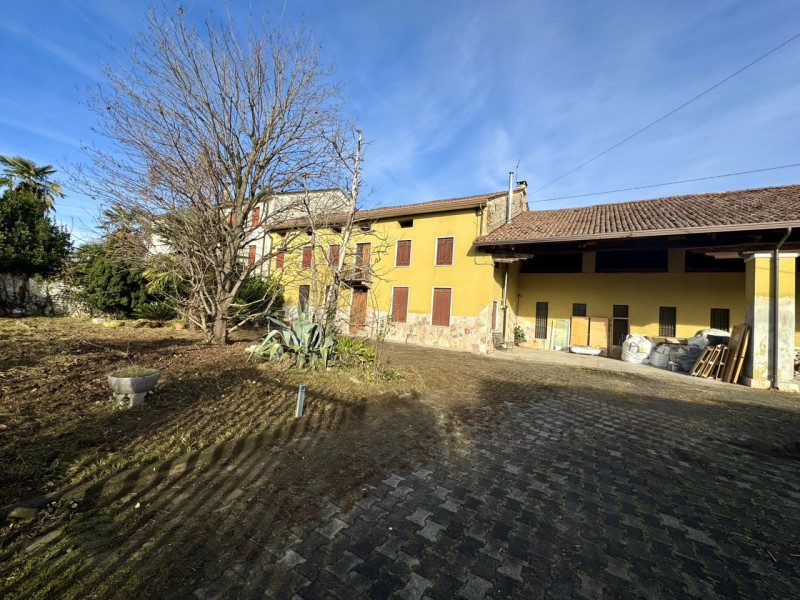 CASA INDIPENDENTE CON GIARDINO

Trattative riservate Immobiliare Unica Colceresa via Marconi 2 - ...
