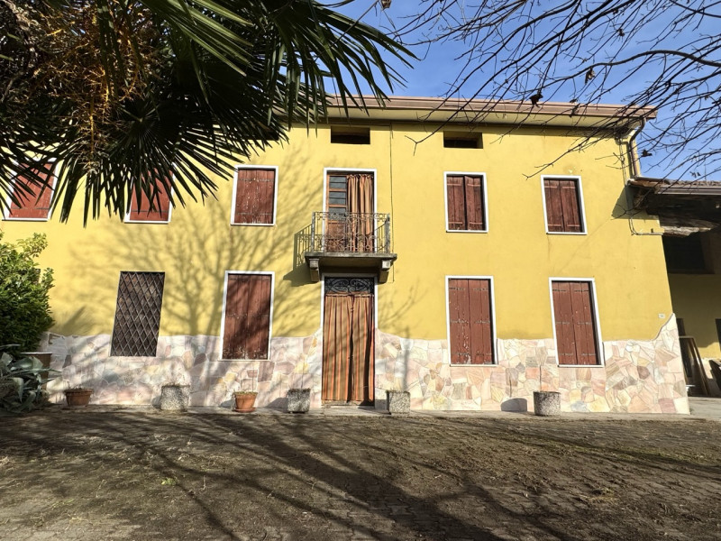 CASA INDIPENDENTE CON GIARDINO

Trattative riservate Immobiliare Unica Colceresa via Marconi 2 - ...