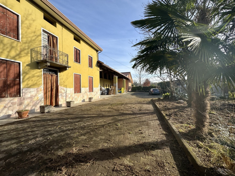 CASA INDIPENDENTE CON GIARDINO

Trattative riservate Immobiliare Unica Colceresa via Marconi 2 - ...