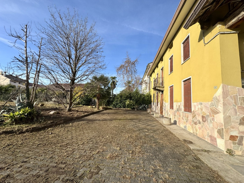 CASA INDIPENDENTE CON GIARDINO

Trattative riservate Immobiliare Unica Colceresa via Marconi 2 - ...