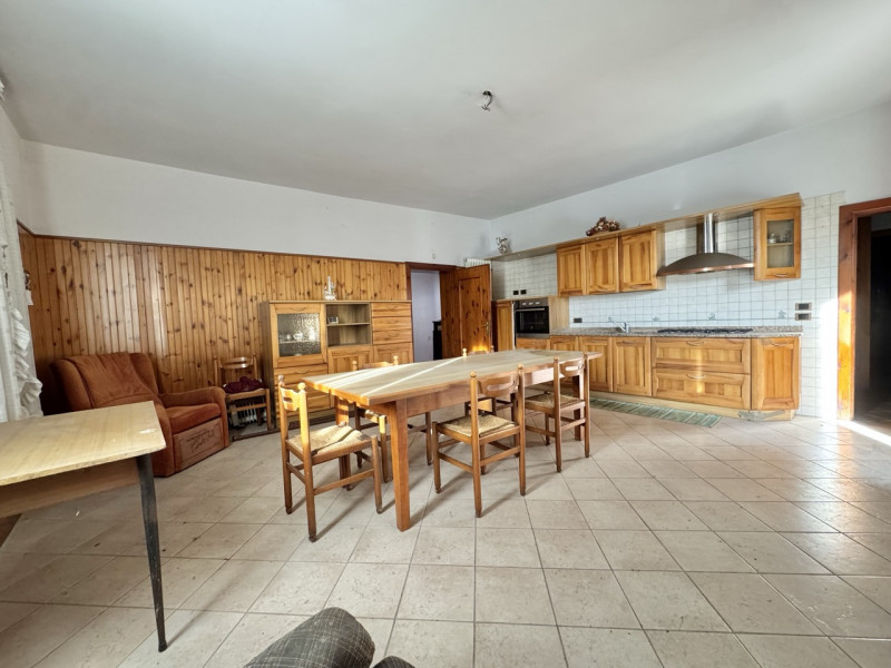 CASA INDIPENDENTE CON GIARDINO

Trattative riservate Immobiliare Unica Colceresa via Marconi 2 - ...