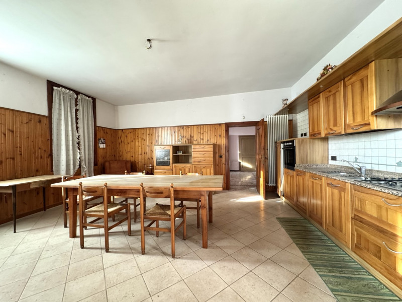 CASA INDIPENDENTE CON GIARDINO

Trattative riservate Immobiliare Unica Colceresa via Marconi 2 - ...