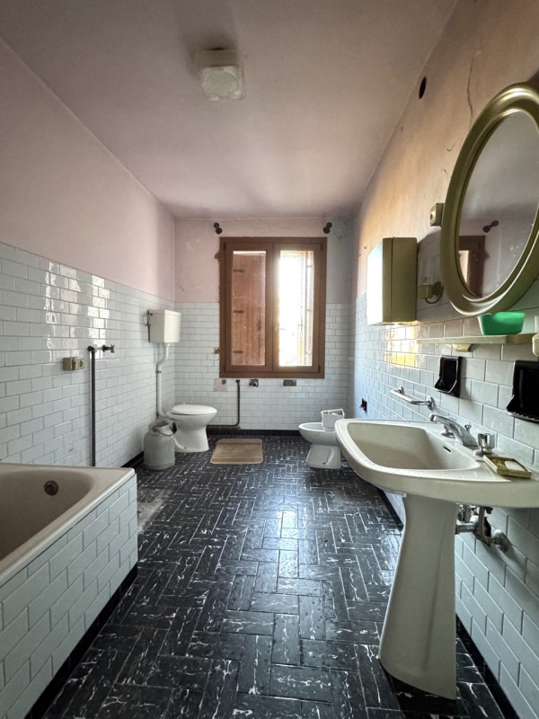 CASA INDIPENDENTE CON GIARDINO

Trattative riservate Immobiliare Unica Colceresa via Marconi 2 - ...