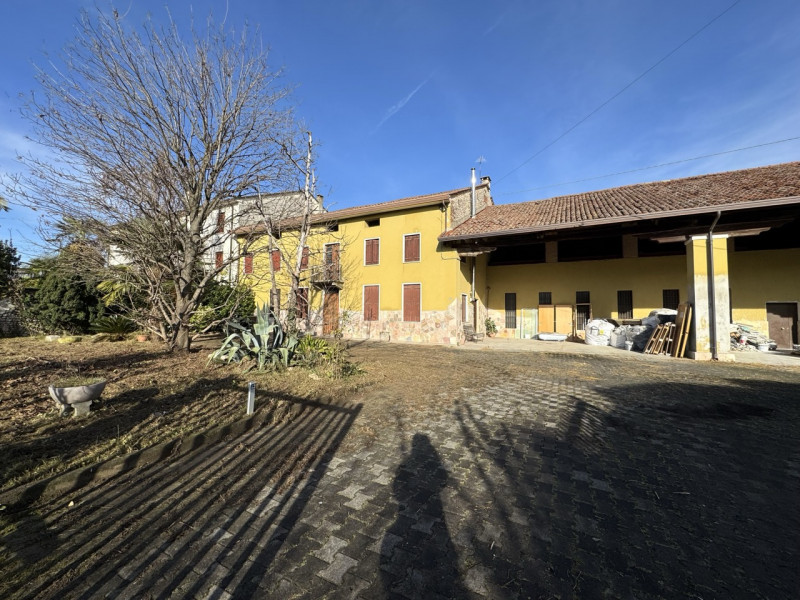 CASA INDIPENDENTE CON GIARDINO

Trattative riservate Immobiliare Unica Colceresa via Marconi 2 - ...