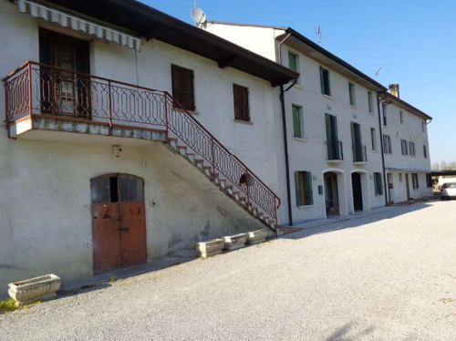 Rif. A.A.261-11

Vendita all'asta - fabbricato residenziale su 2 livelli in data 29 gennaio 2026
...