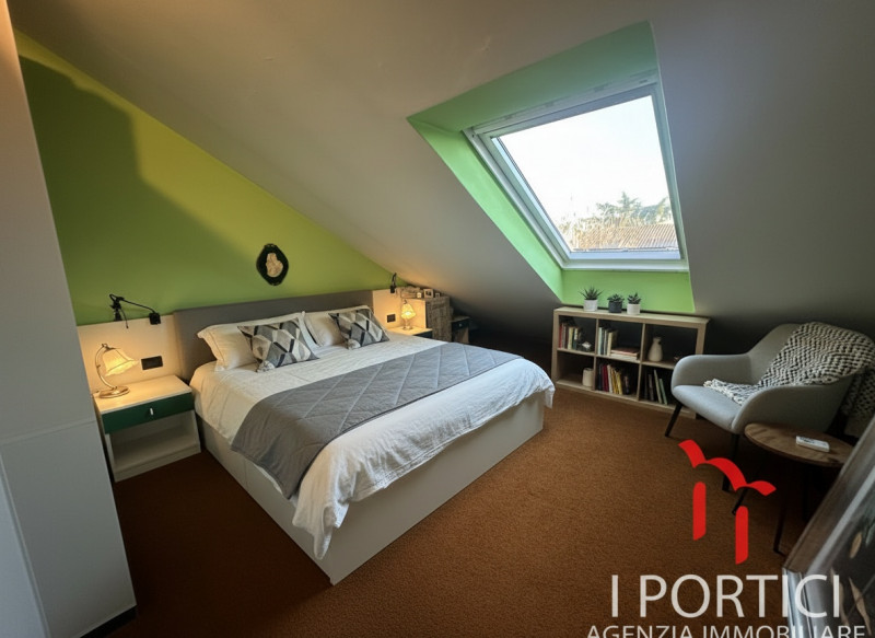 PAESE – Mini appartamento con ampia mansarda e garage. 

In zona centrale e comoda ai servizi, pr...