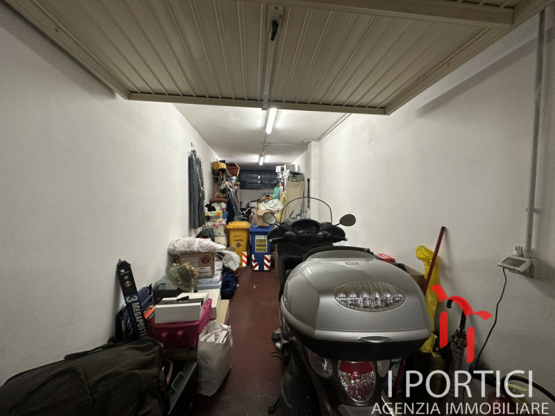 PAESE – Mini appartamento con ampia mansarda e garage. 

In zona centrale e comoda ai servizi, pr...