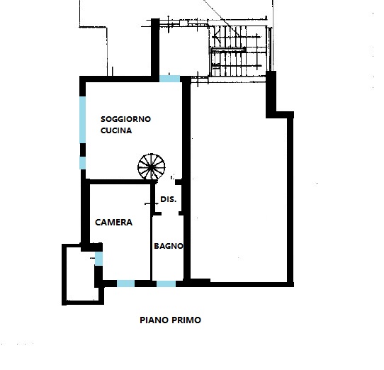 PAESE – Mini appartamento con ampia mansarda e garage. 

In zona centrale e comoda ai servizi, pr...