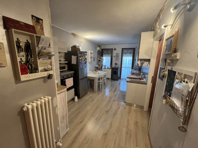 RIF:OM41 MESTRINO CENTRO Proponiamo in vendita in zona centrale curato appartamento servito da as...