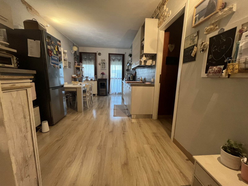 RIF:OM41 MESTRINO CENTRO Proponiamo in vendita in zona centrale curato appartamento servito da as...