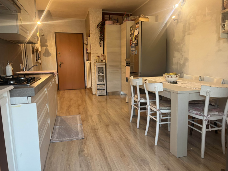 RIF:OM41 MESTRINO CENTRO Proponiamo in vendita in zona centrale curato appartamento servito da as...