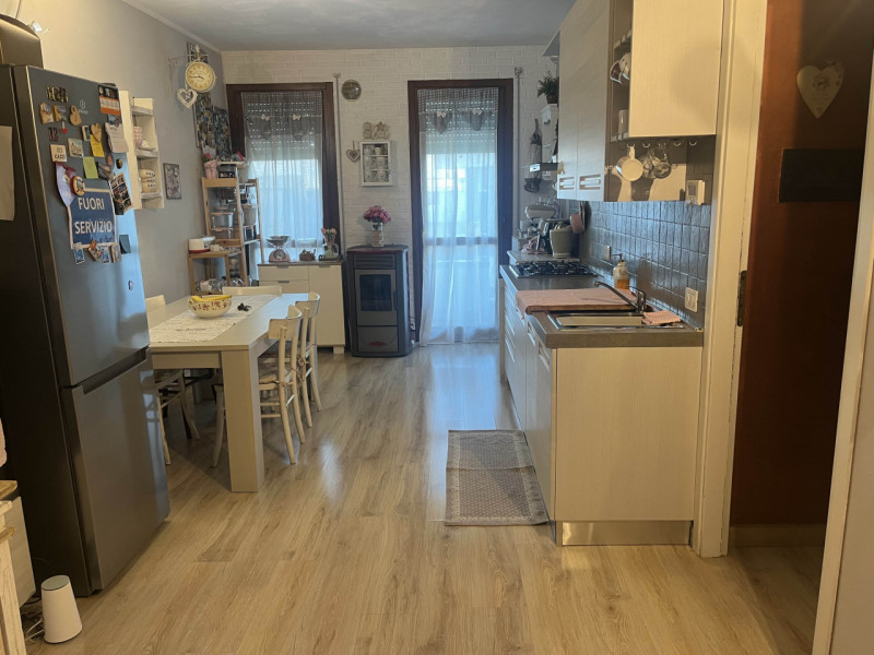 RIF:OM41 MESTRINO CENTRO Proponiamo in vendita in zona centrale curato appartamento servito da as...