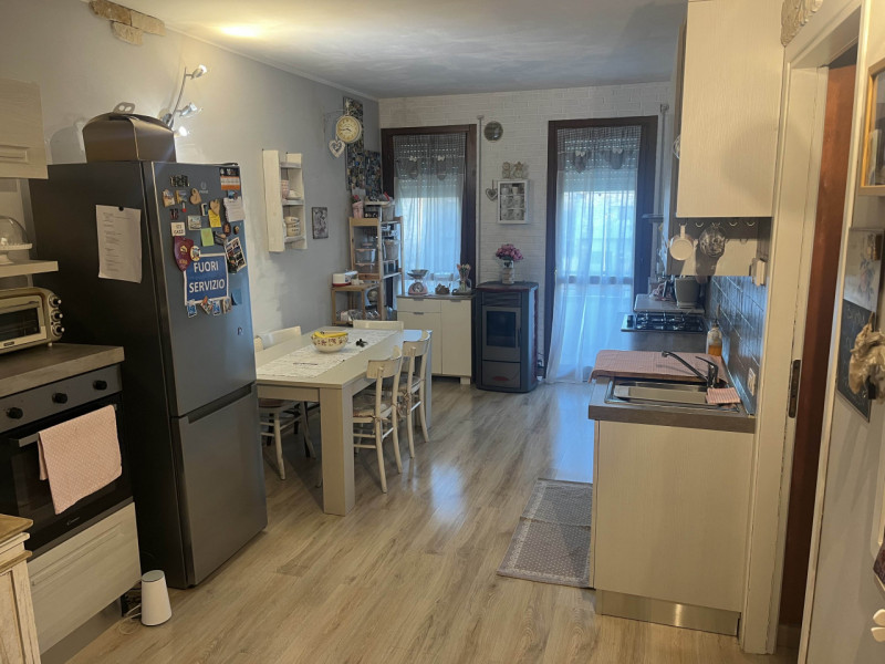 RIF:OM41 MESTRINO CENTRO Proponiamo in vendita in zona centrale curato appartamento servito da as...