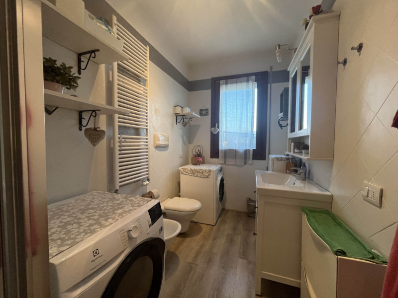 RIF:OM41 MESTRINO CENTRO Proponiamo in vendita in zona centrale curato appartamento servito da as...