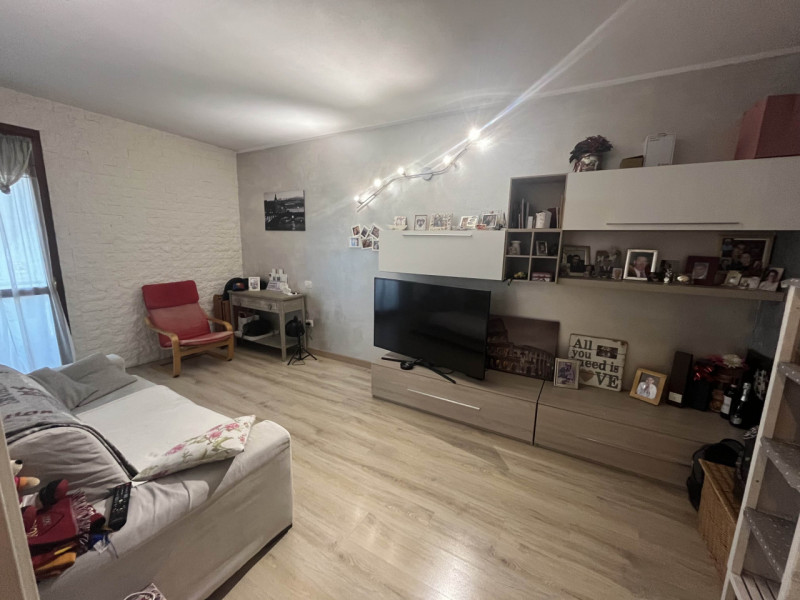 RIF:OM41 MESTRINO CENTRO Proponiamo in vendita in zona centrale curato appartamento servito da as...