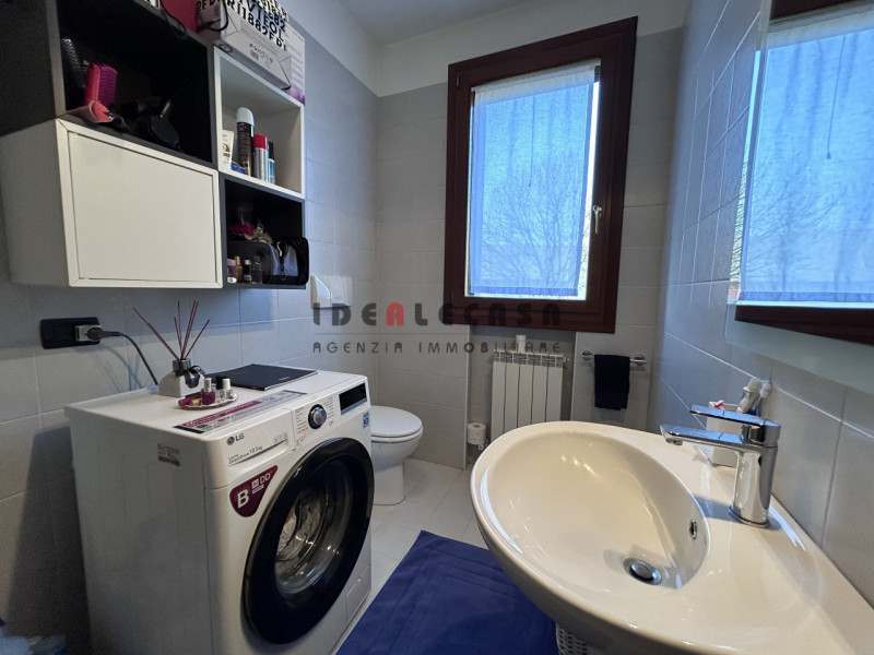 RIF: FR024 PADOVA - VIGONZA Proponiamo in vendita appartamento duplex al primo ed ultimo piano su...