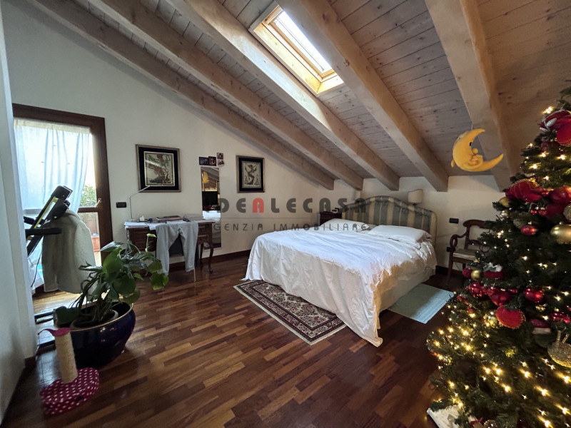 RIF: FR024 PADOVA - VIGONZA Proponiamo in vendita appartamento duplex al primo ed ultimo piano su...