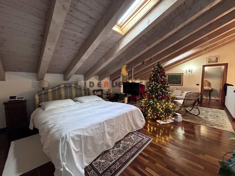 RIF: FR024 PADOVA - VIGONZA Proponiamo in vendita appartamento duplex al primo ed ultimo piano su...