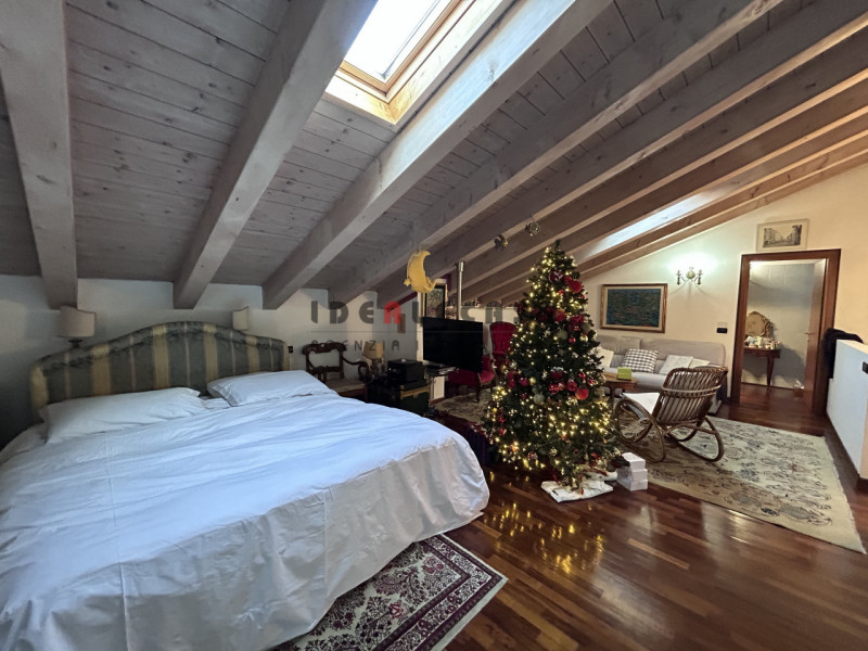 RIF: FR024 PADOVA - VIGONZA Proponiamo in vendita appartamento duplex al primo ed ultimo piano su...