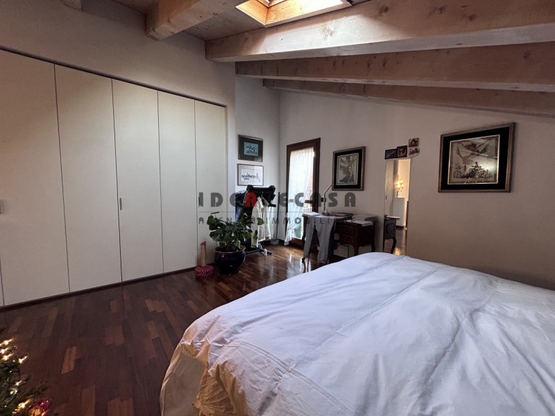 RIF: FR024 PADOVA - VIGONZA Proponiamo in vendita appartamento duplex al primo ed ultimo piano su...