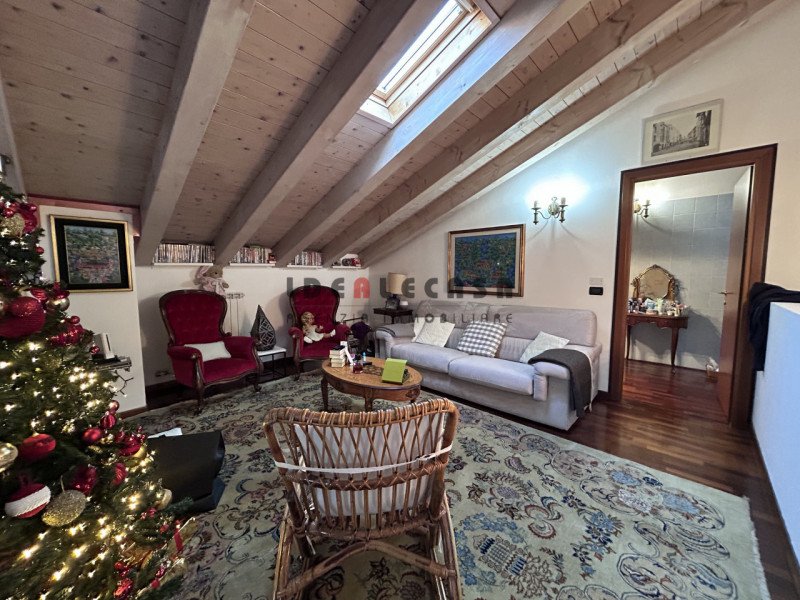 RIF: FR024 PADOVA - VIGONZA Proponiamo in vendita appartamento duplex al primo ed ultimo piano su...