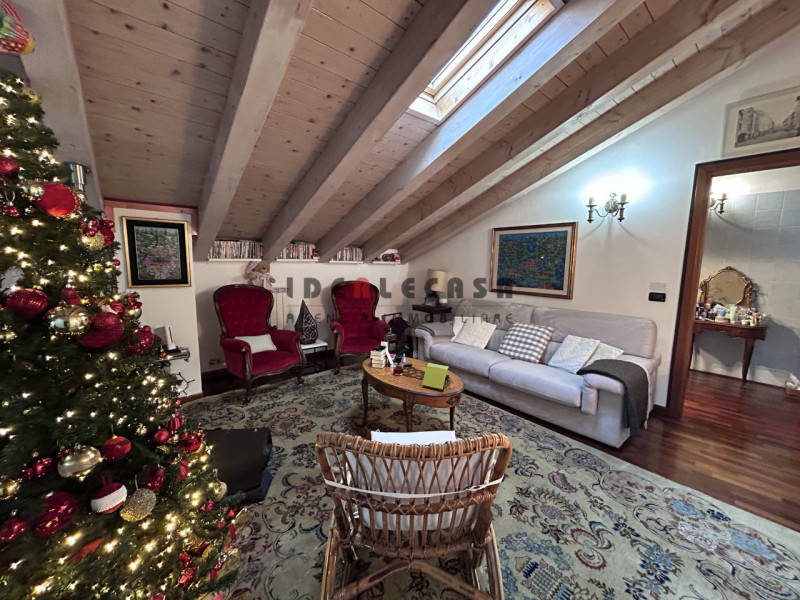 RIF: FR024 PADOVA - VIGONZA Proponiamo in vendita appartamento duplex al primo ed ultimo piano su...