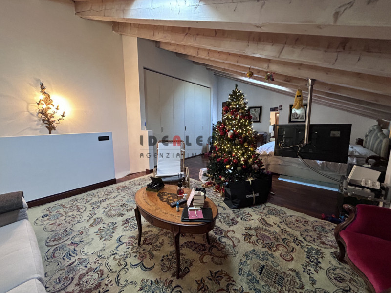 RIF: FR024 PADOVA - VIGONZA Proponiamo in vendita appartamento duplex al primo ed ultimo piano su...