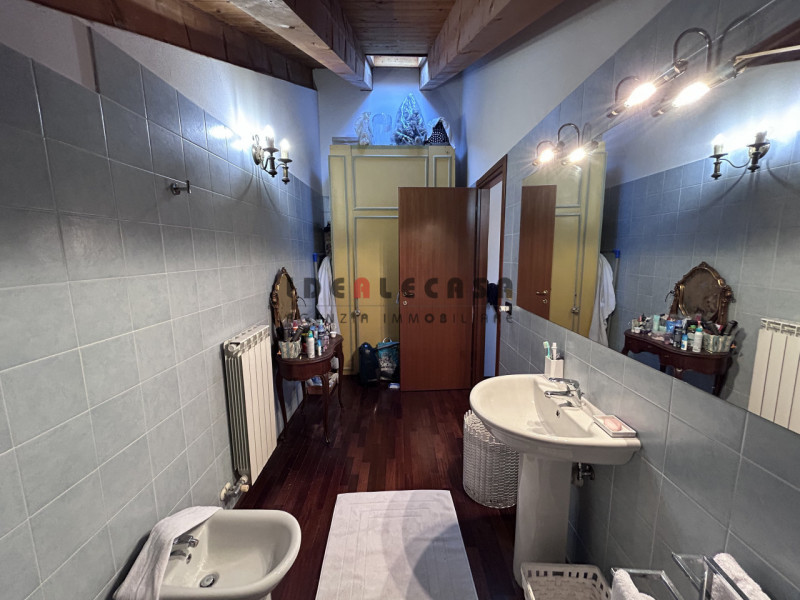 RIF: FR024 PADOVA - VIGONZA Proponiamo in vendita appartamento duplex al primo ed ultimo piano su...