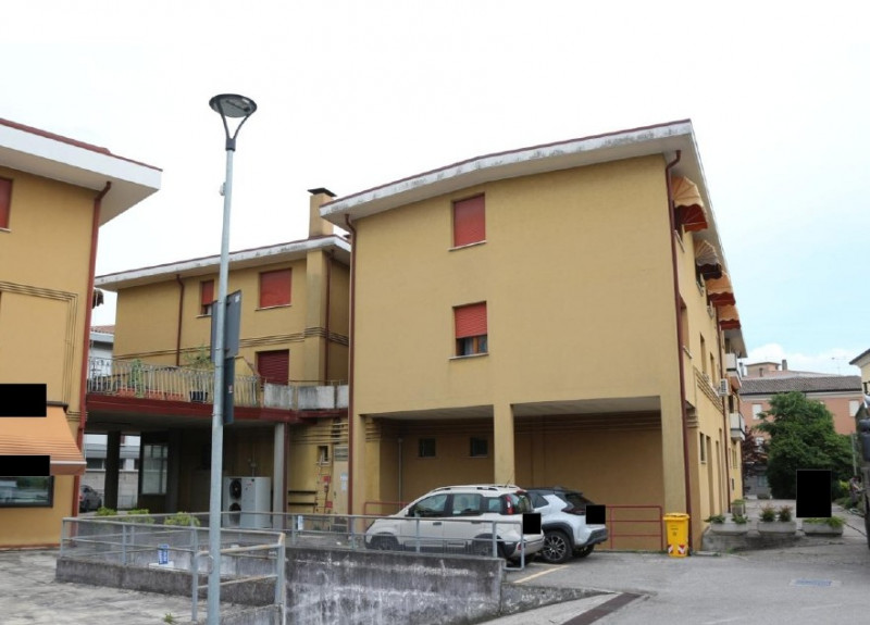 A.Q. 34

Vendesi all'asta negozio in data 21 gennaio 2026

Negozio al piano terra con ampio magaz...