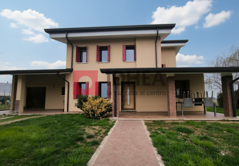 RONCADE
RIFERIMENTO "URA1"

A Roncade, in tranquilla zona residenziale immersa nel verde, ma a du...