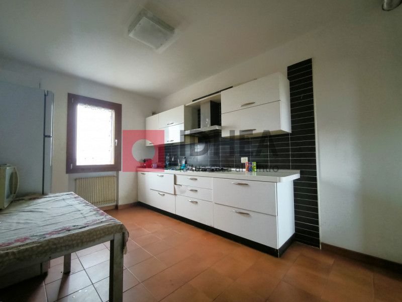 RONCADE
RIFERIMENTO "URA1"

A Roncade, in tranquilla zona residenziale immersa nel verde, ma a du...