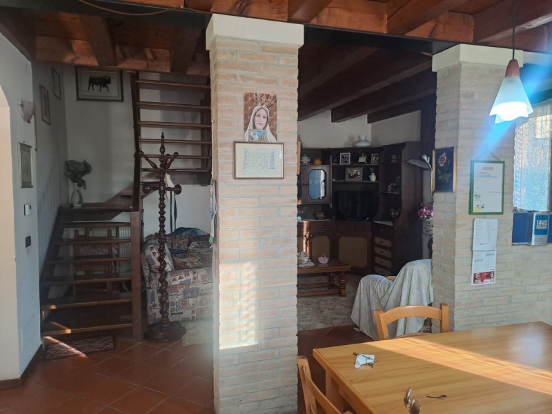 - IN ESCLUSIVA -
Proponiamo in vendita una splendida porzione di casetta di corte situata nella t...