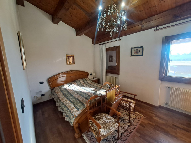 - IN ESCLUSIVA -
Proponiamo in vendita una splendida porzione di casetta di corte situata nella t...